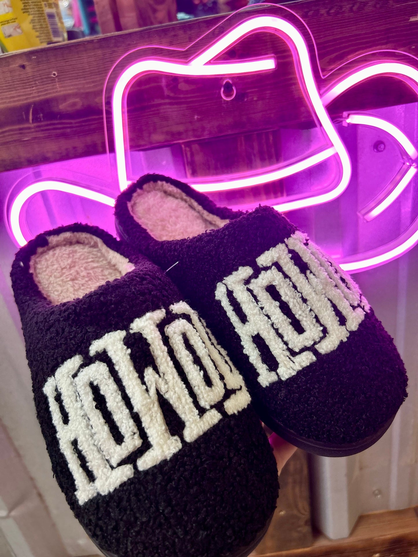 HOWDY Slippers