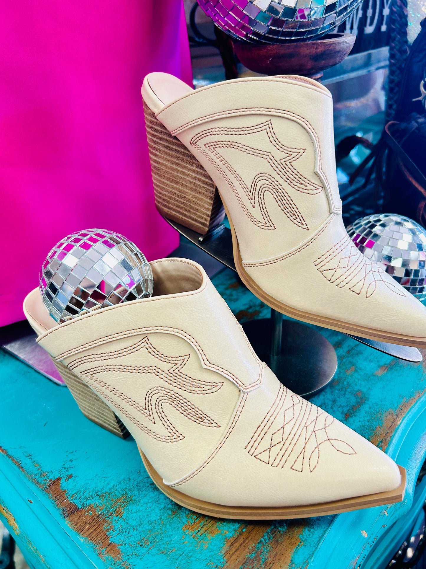 The Saddleback Stroll Mules