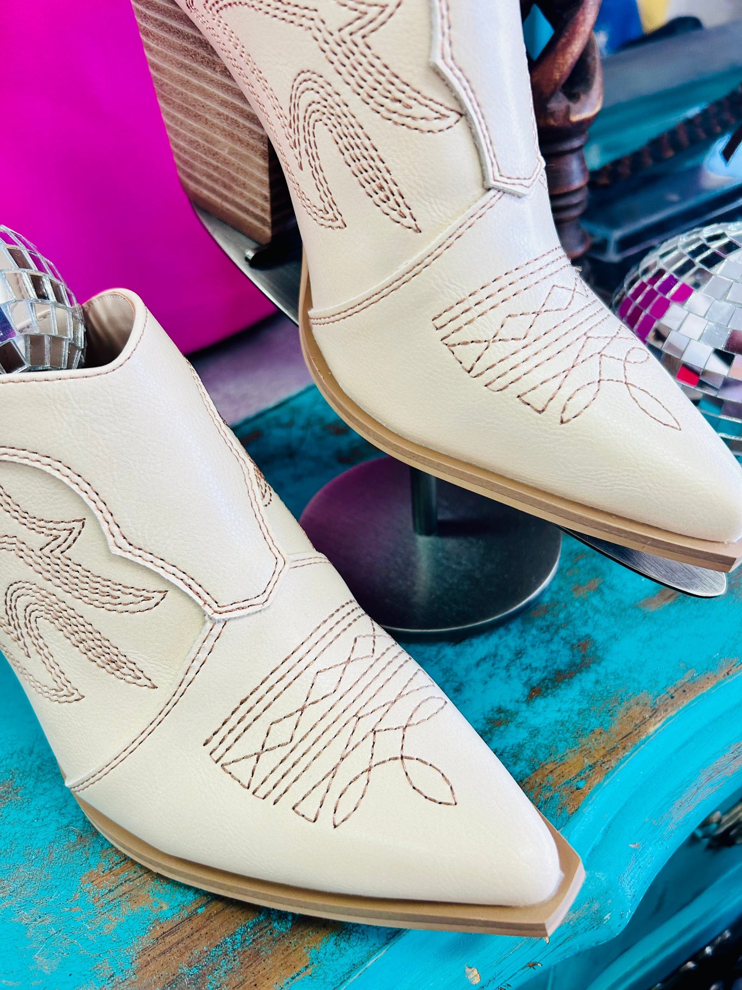The Saddleback Stroll Mules